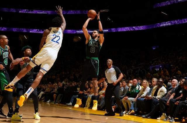  巴特勒硬汉本色单挑成功，热火末节反扑未果惜败凯尔特人