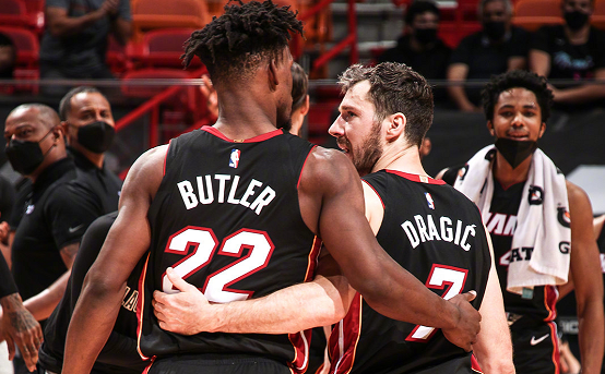  巴特勒关键抢断热火加时险胜猛龙保留季后赛希望